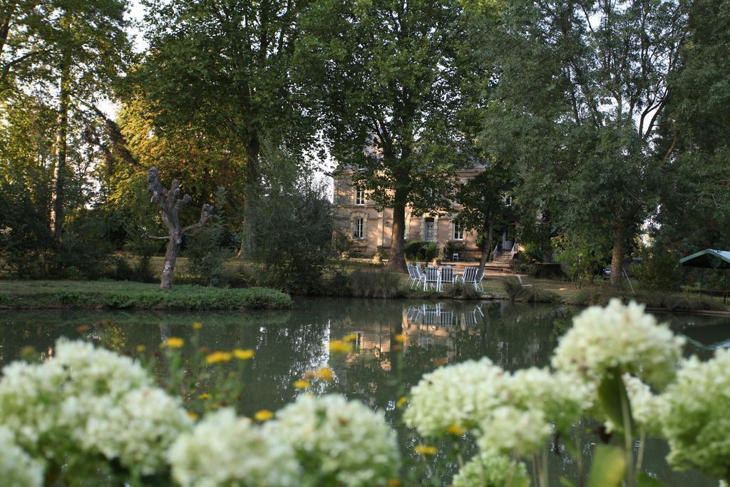 Bed and Breakfast Chateau Du Beugnon à Tigné Extérieur photo